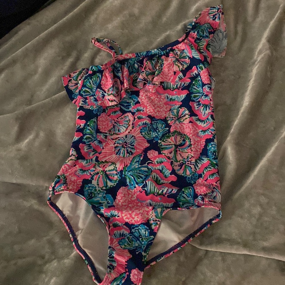 Girls swimsuit Like new condition